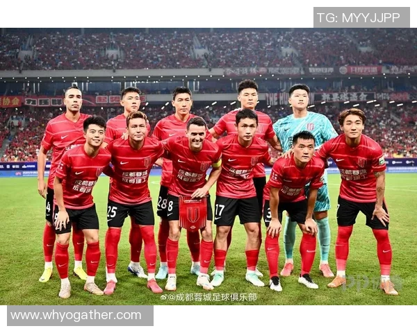 成都足球队积分领先冠军赛60分稳居榜首争夺荣耀